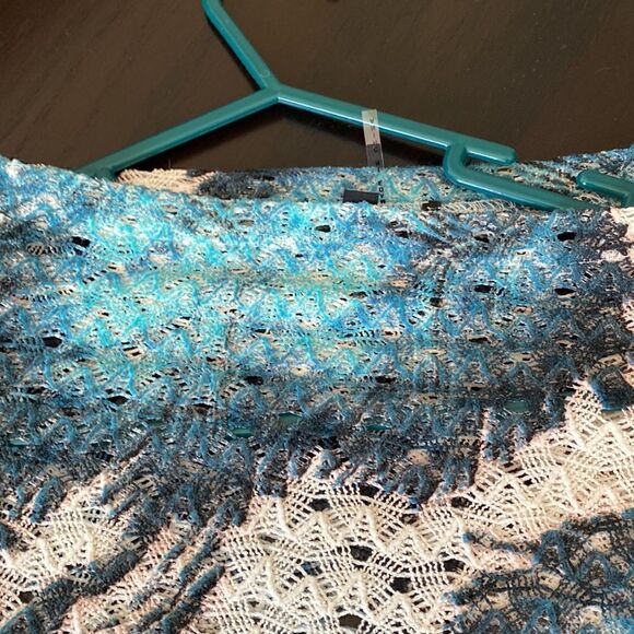 EUC poncho light weight lace size L/XL , long white fringe at sleeve. - Picture 3 of 3